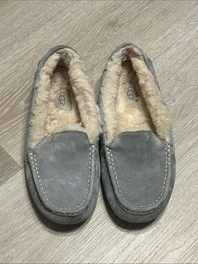 UGG Ansley Gray Suede Lined Moccasin Slippers Sz Women’s 9
